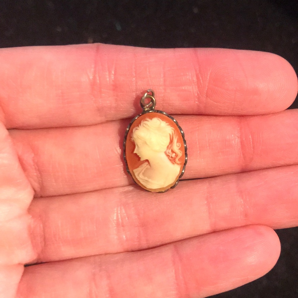 Vintage lady necklace pendant